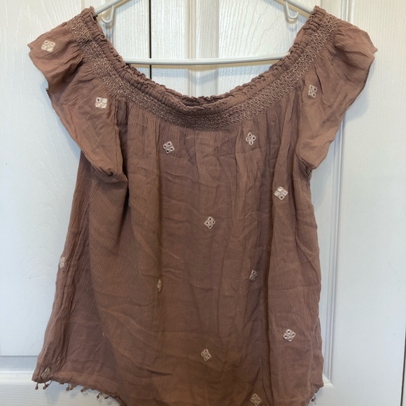 American Eagle off the shoulder shirt - Picture 2 of 5